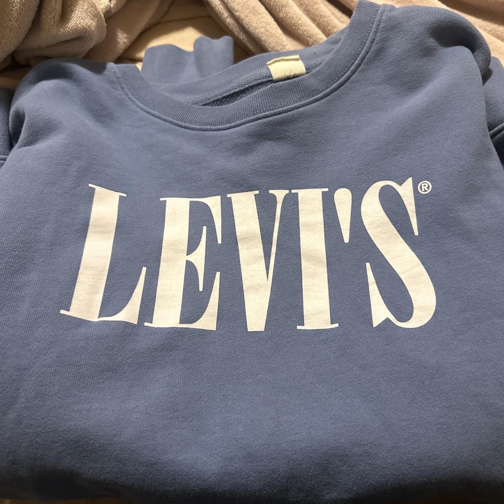 levi’s crewneck